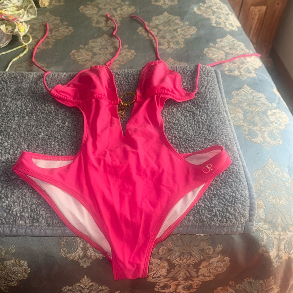 Really cute one piece open sides swimsuit￼